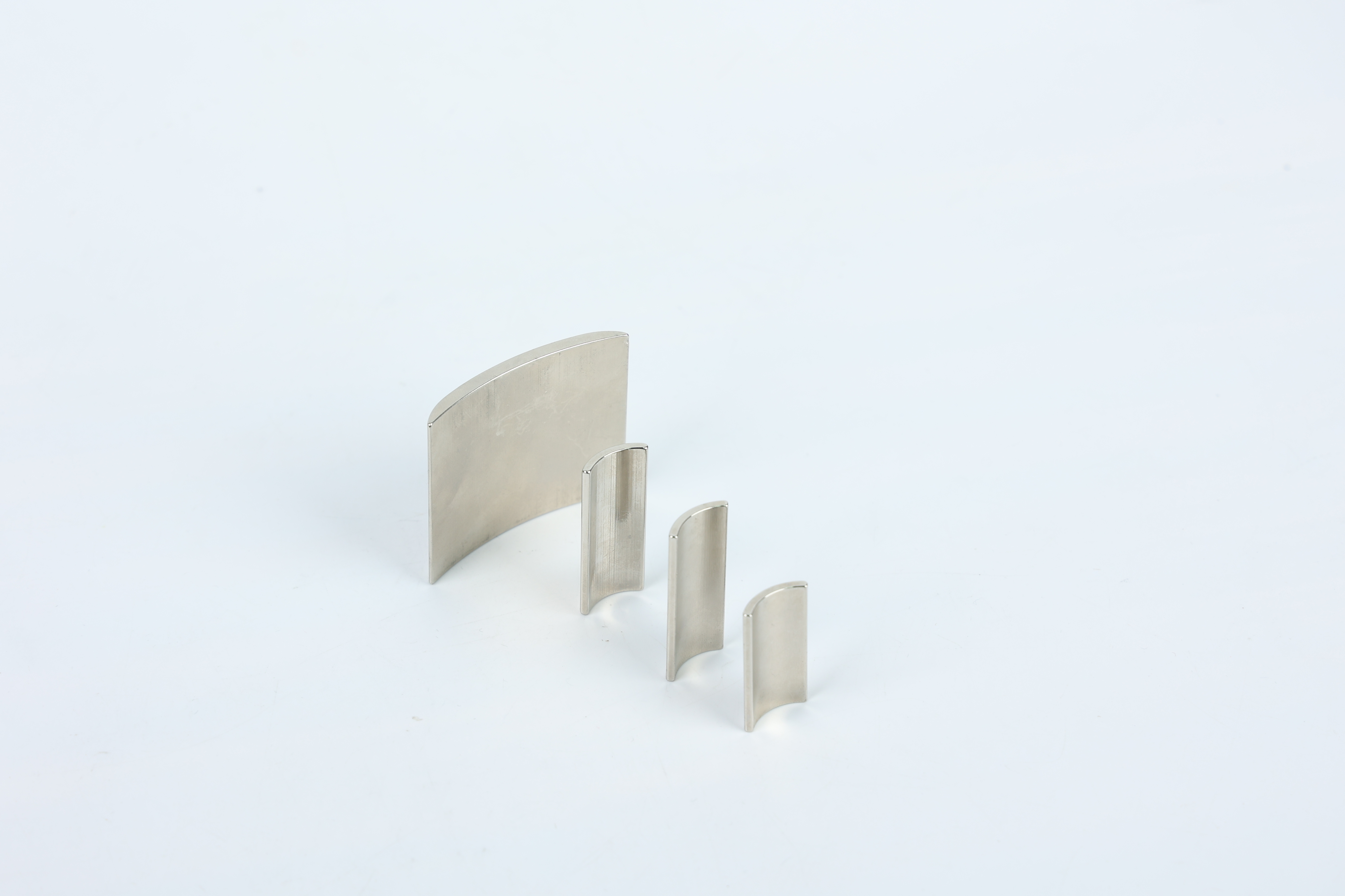DMAGG02 N38SH High-Temperature Arc Neodymium Magnet | Nickel-Plated Rare-Earth Permanent Magnet